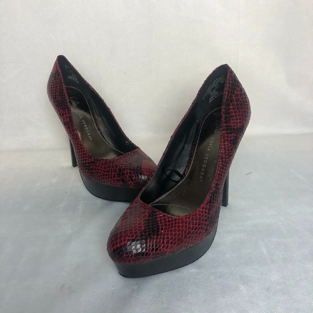 Sophia Vergara Platform Heels Faux Snake Skin Red Black Sz.7.      B1